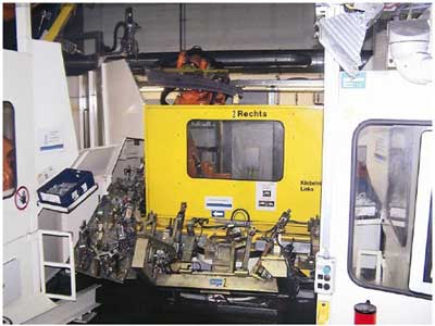 皮爾磁SafetyEYE系統保障機器人焊接站的效率